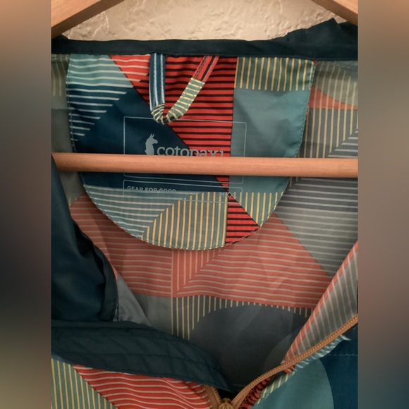 Unisex Cotopaxi Windbreaker - Picture 3 of 3